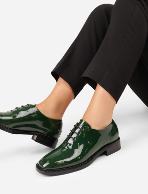 Женские туфли оксфорды зеленые лаковые - фото 1 - Miraton