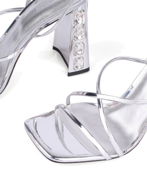 Женские босоножки MIRATON кожаные серебряного цвета на фантазийном каблуке - фото 5 - Miraton