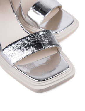 Женские босоножки MIRATON кожаные серебряного цвета - фото 5 - Miraton