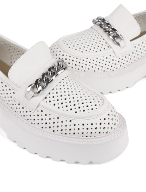 Жіночі туфлі лофери шкіряні білого кольору - фото 5 - Miraton