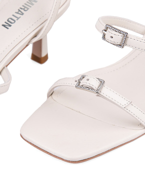 Женские босоножки MIRATON кожаные белого цвета - фото 5 - Miraton