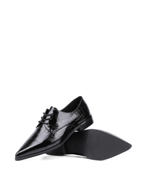 Жіночі туфлі дербі MIRATON із наплака чорні з тисненням - фото 1 - Miraton