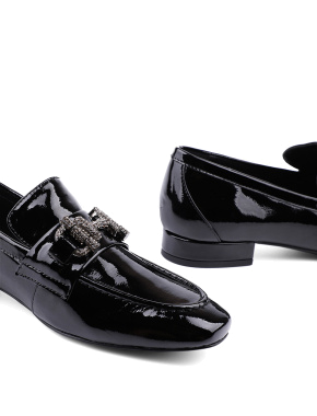 Женские туфли лоферы черные наплаковые - фото 2 - Miraton