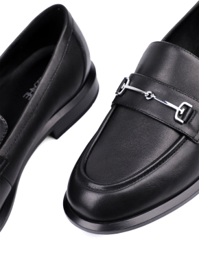 Женские туфли лоферы Attizzare кожаные черные - фото 5 - Miraton
