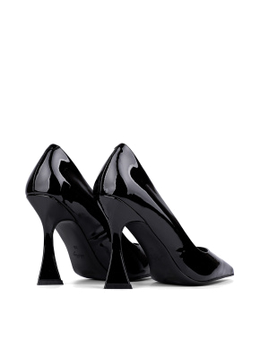 Жіночі туфлі з гострим носком чорні лакові - фото 4 - Miraton