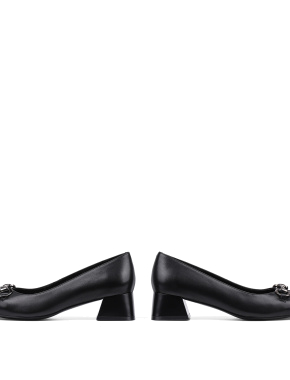 Жіночі туфлі Attizzare шкіряні чорні на розкльошених підборах - фото 2 - Miraton