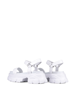Жіночі сандалі MIRATON шкіряні білого кольору на підошві чанкі  - фото 3 - Miraton