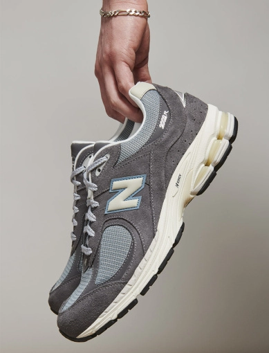 Чоловічі кросівки New Balance 2002R замшеві сірі фото 1