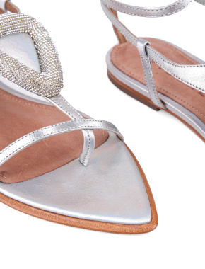 Жіночі сандалі VICENZA шкіряні срібного кольору з камінням - фото 5 - Miraton