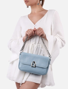 Жіноча сумка багет MIRATON шкіряна блакитна з декоративною застібкою - фото  - Miraton