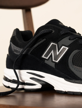 Мужские кроссовки New Balance 2002 замшевые черные - фото 5 - Miraton