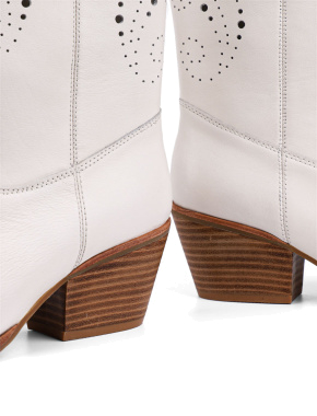 Жіночі черевики козаки MIRATON шкіряні білого кольору - фото 2 - Miraton