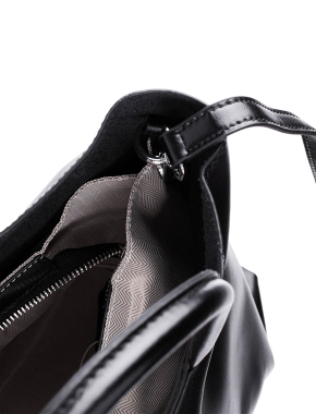 Женская сумка MIRATON кожаная черная с брелком - фото 5 - Miraton