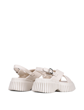 Женские сандалии MIRATON кожаные молочного цвета - фото 4 - Miraton