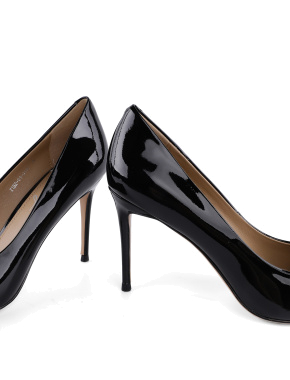 Жіночі туфлі лакові чорні з гострим носком - фото 5 - Miraton