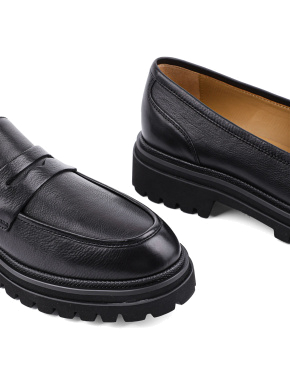 Жіночі туфлі лофери чорні шкіряні - фото 5 - Miraton