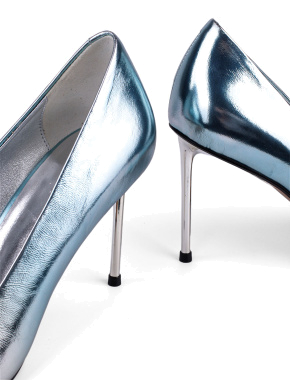 Жіночі туфлі човники MIRATON шкіряні срібного кольору - фото 2 - Miraton