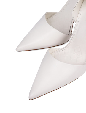 Жіночі туфлі MIRATON шкіряні білого кольору - фото 5 - Miraton