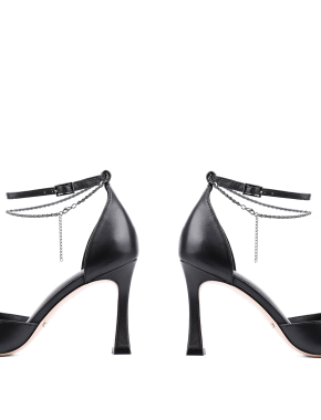 Жіночі туфлі Attizzare шкіряні чорні з ланцюжком - фото 1 - Miraton