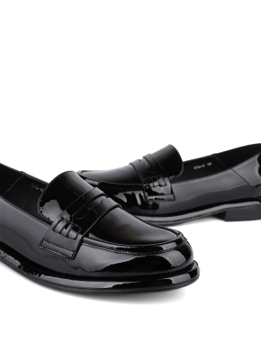 Женские туфли лоферы черные лаковые - фото 5 - Miraton