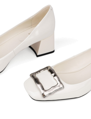 Жіночі туфлі MIRATON лакові з квадратним мисом білого кольору - фото 5 - Miraton
