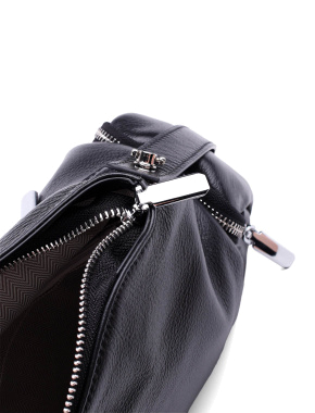 Женская сумка через плечо MIRATON кожаная черная с накладными карманами - фото 5 - Miraton