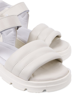 Жіночі сандалі шкіряні білі на тракторній підошві - фото 5 - Miraton