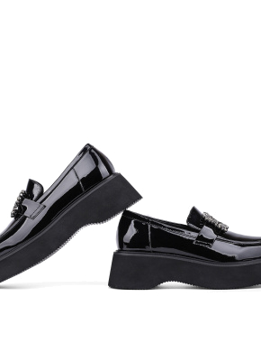 Женские туфли лоферы черные наплаковые - фото 2 - Miraton