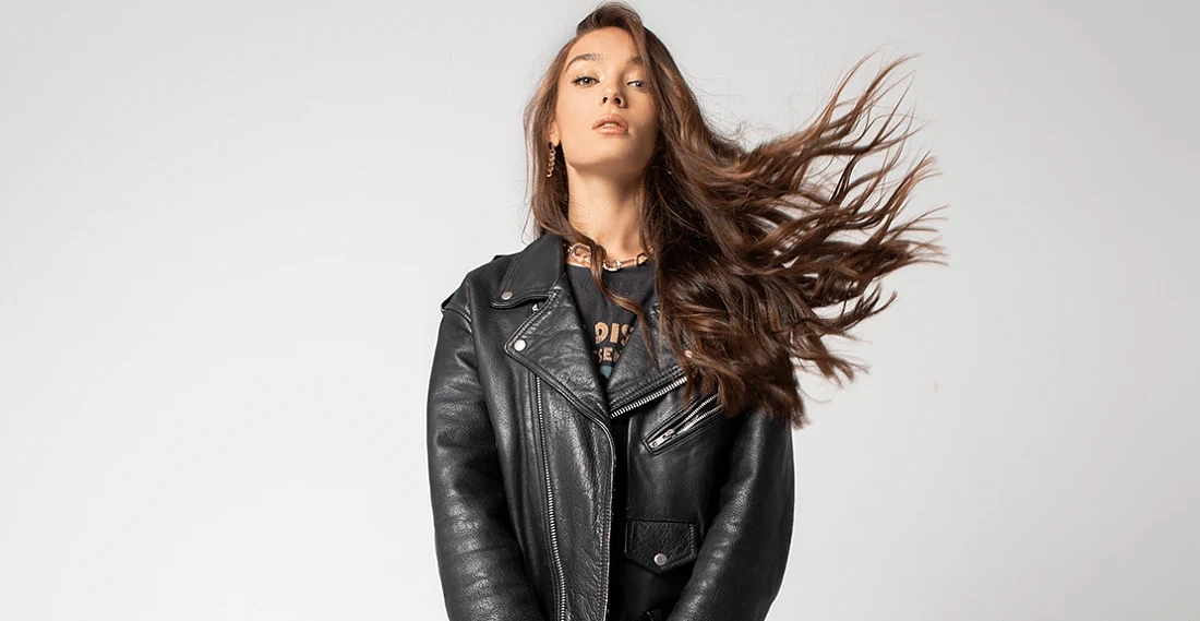 ТОП 5 актуальных образов на холодную осень. Модные тренчи, косухи и челси