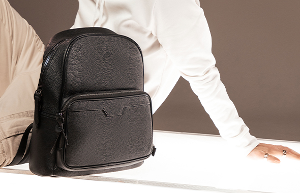 Рюкзак MIRATON кожаный черный с внешним карманом фото 